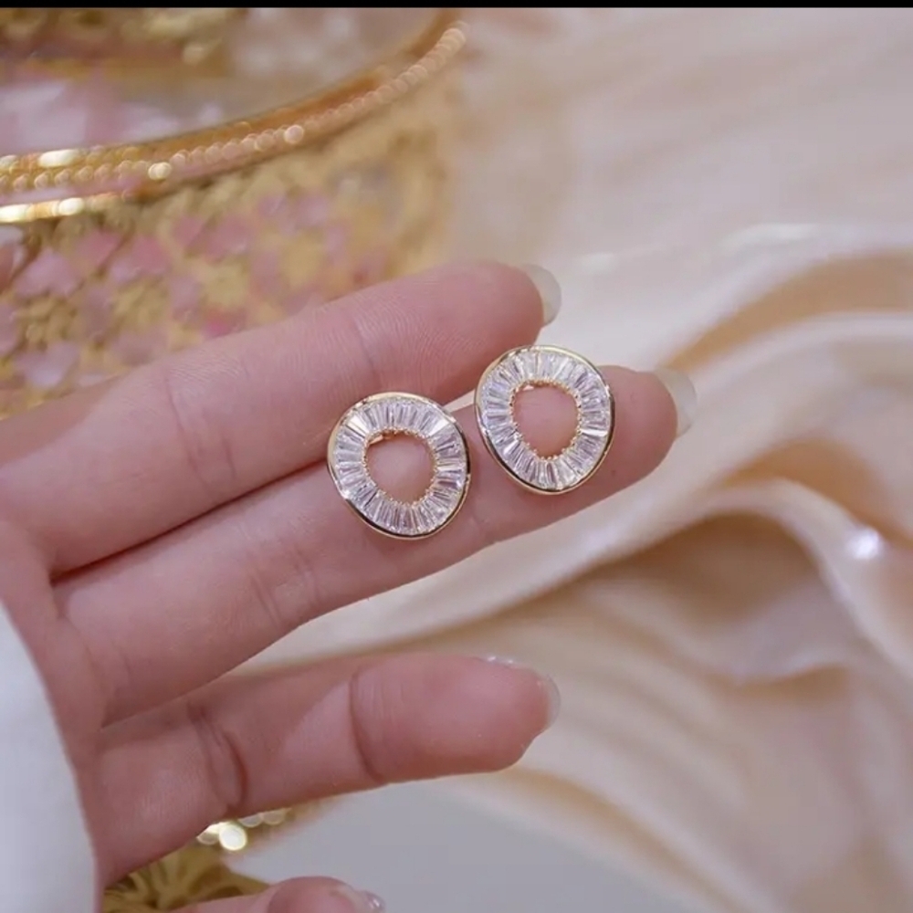 Elegant 18k Gold plated  Baguette  Diamond earrings
